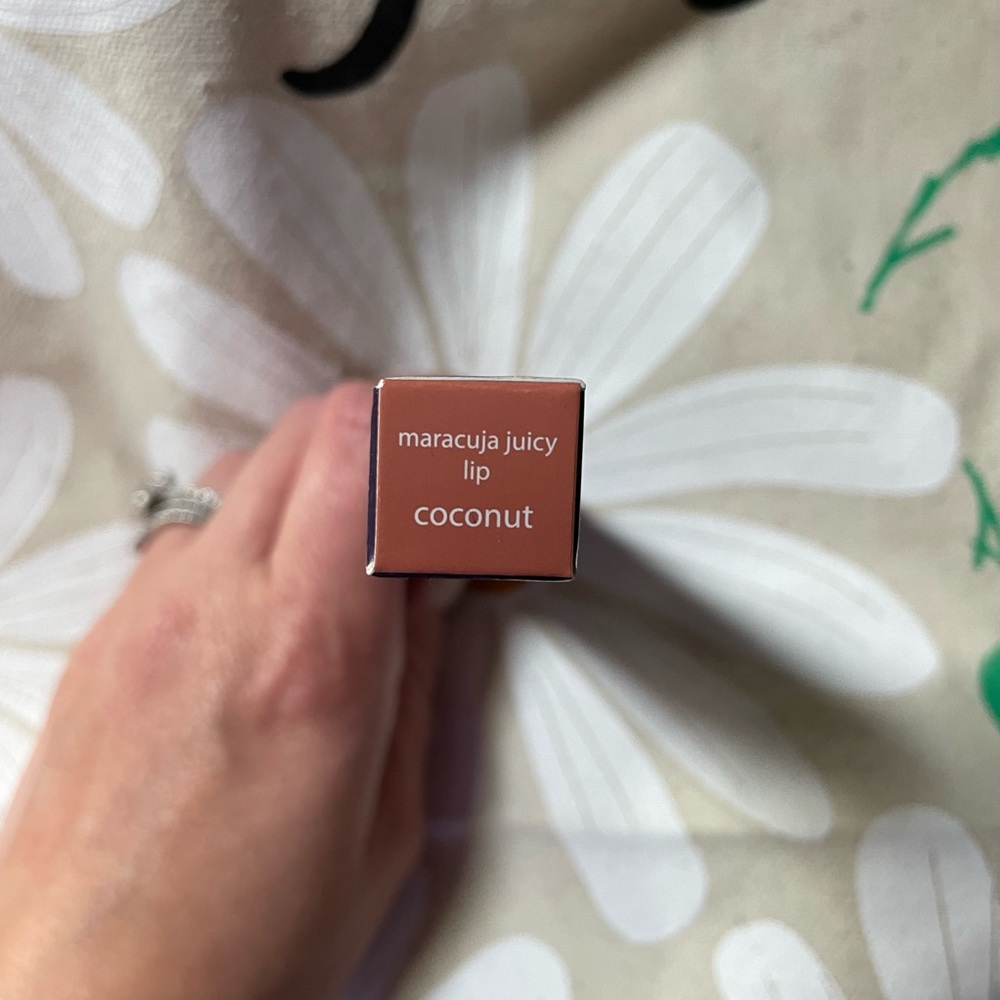 NEW Tarte Maracuja Juicy Lip in Coconut - Picture 2 of 3
